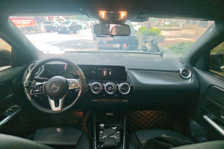 Used Mercedes-Benz GLA 2022 Facelifted GLA 200 Center Console