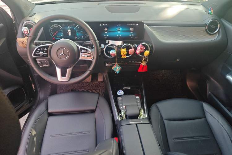 Used Mercedes-Benz GLA 2022 Second Facelift GLA 200 Center Console