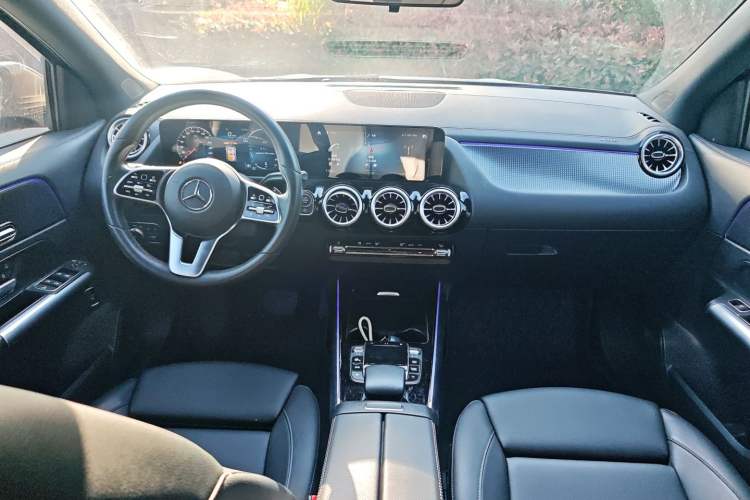 Used Mercedes-Benz GLA 2022 Facelifted GLA 200 Center Console