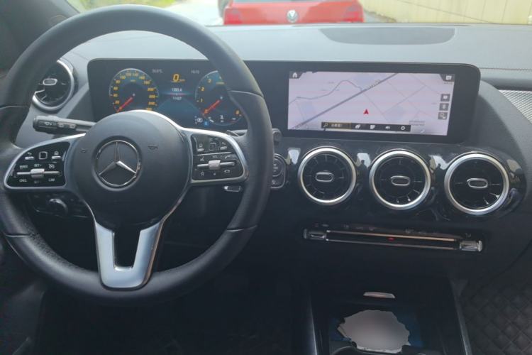 Used Mercedes-Benz GLA 2022 Second Facelift GLA 200 Center Console