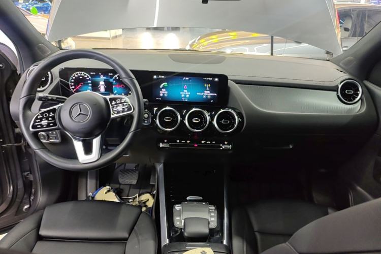 Used Mercedes-Benz GLA 2022 Second Facelift GLA 200 Center Console