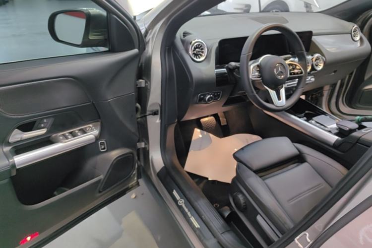 Used Mercedes-Benz GLA 2022 GLA 220 Driver Seat