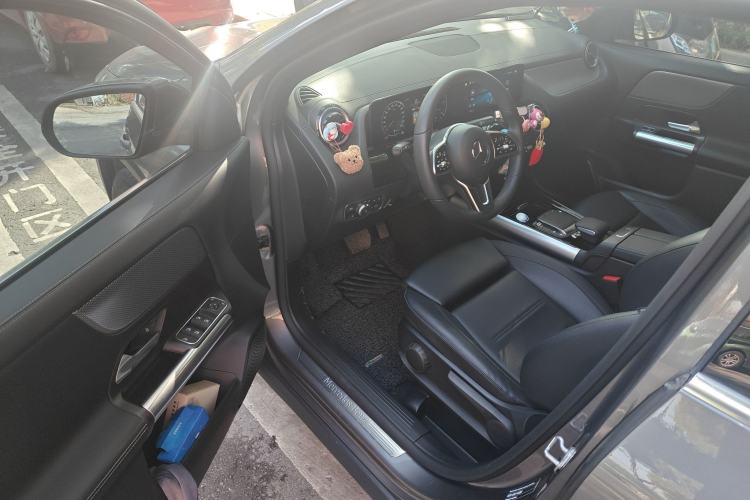 Used Mercedes-Benz GLA 2022 Second Facelift GLA 200 Driver Seat