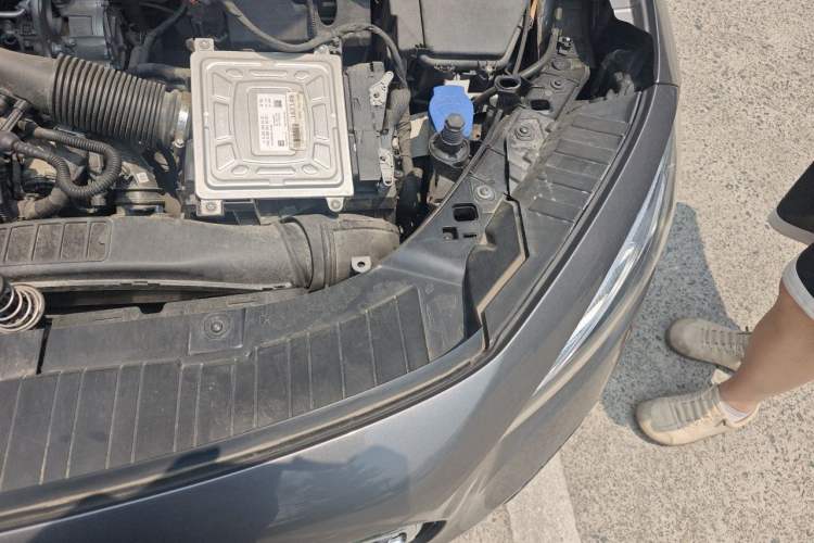 Used Mercedes-Benz GLA 2022 Facelifted GLA 200 Engine Bay Left