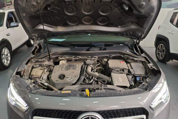Used Mercedes-Benz GLA 2022 Facelifted GLA 200 Engine Bay