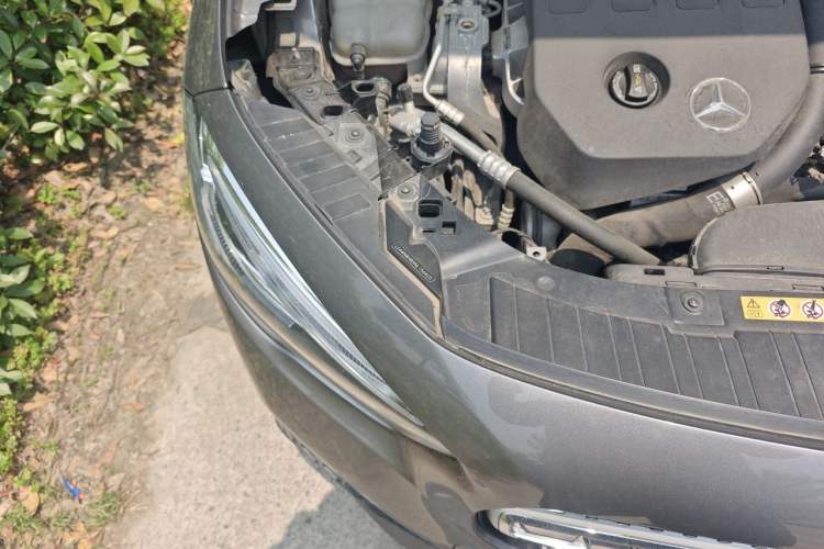 Used Mercedes-Benz GLA 2022 Facelifted GLA 200 Engine Bay Right