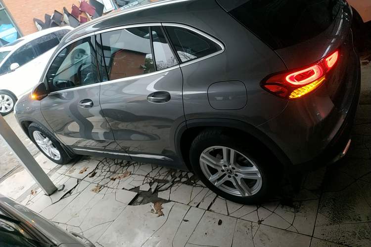 Used Mercedes-Benz GLA 2022 Second Facelift GLA 200 Exterior 3