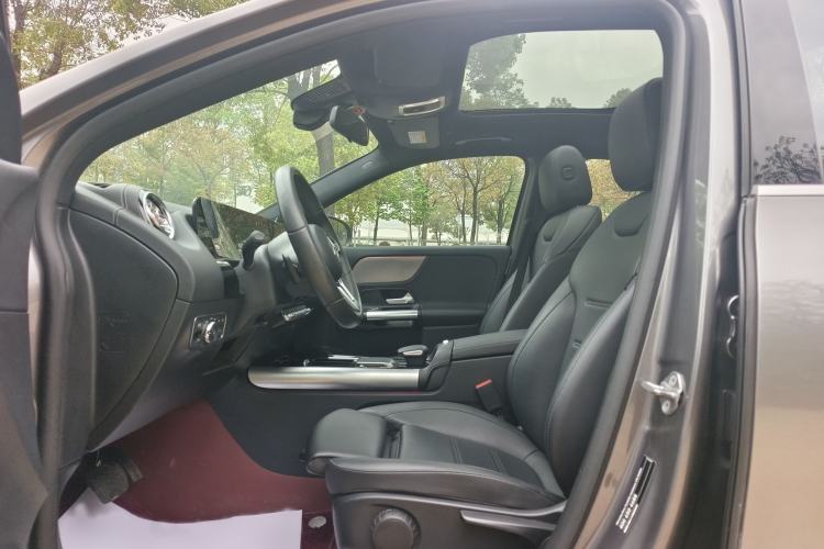 Used Mercedes-Benz GLA 2022 Second Facelift GLA 200 Interior 2