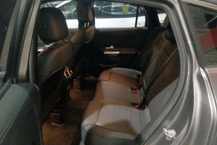Used Mercedes-Benz GLA 2022 Facelifted GLA 200 Interior 4