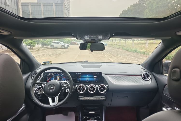 Used Mercedes-Benz GLA 2022 Second Facelift GLA 200 Interior 4