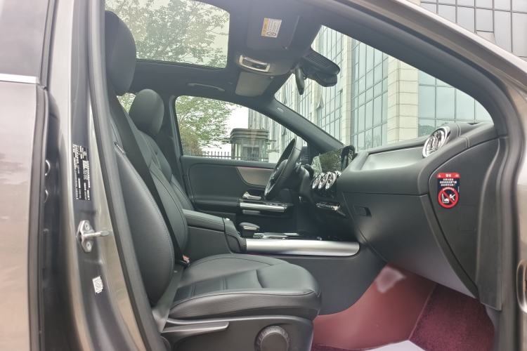 Used Mercedes-Benz GLA 2022 Second Facelift GLA 200 Interior 7