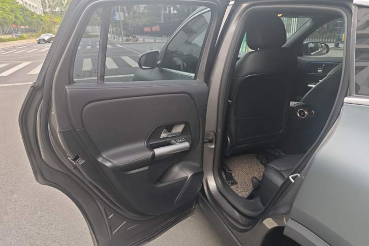 Used Mercedes-Benz GLA 2022 GLA 200 Interior 8