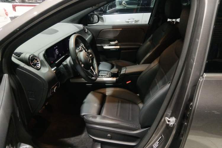 Used Mercedes-Benz GLA 2022 Facelifted GLA 200 Left Front Seat