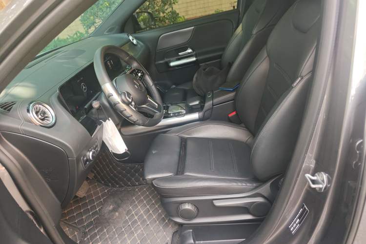 Used Mercedes-Benz GLA 2022 Facelifted GLA 200 Left Front Seat
