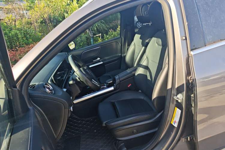 Used Mercedes-Benz GLA 2022 Facelifted GLA 200 Left Front Seat