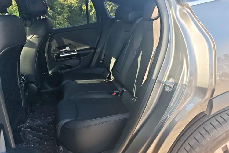 Used Mercedes-Benz GLA 2022 Facelifted GLA 200 Left Rear Seat