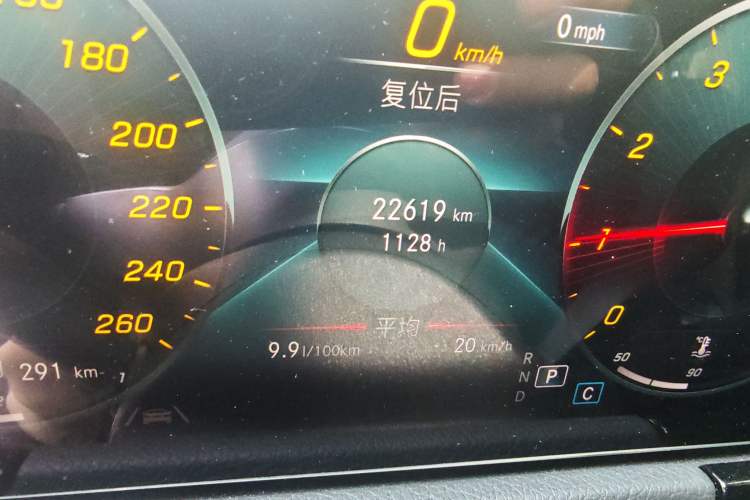Used Mercedes-Benz GLA 2022 Facelifted GLA 200 Odometer Close Up