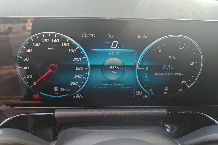 Used Mercedes-Benz GLA 2022 Second Facelift GLA 200 Odometer Close Up