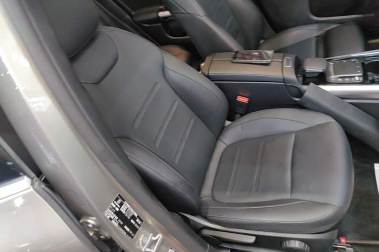 Used Mercedes-Benz GLA 2022 GLA 220 Right Front Seat