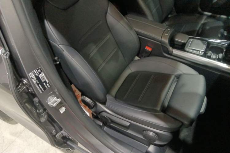 Used Mercedes-Benz GLA 2022 Facelifted GLA 200 Right Front Seat