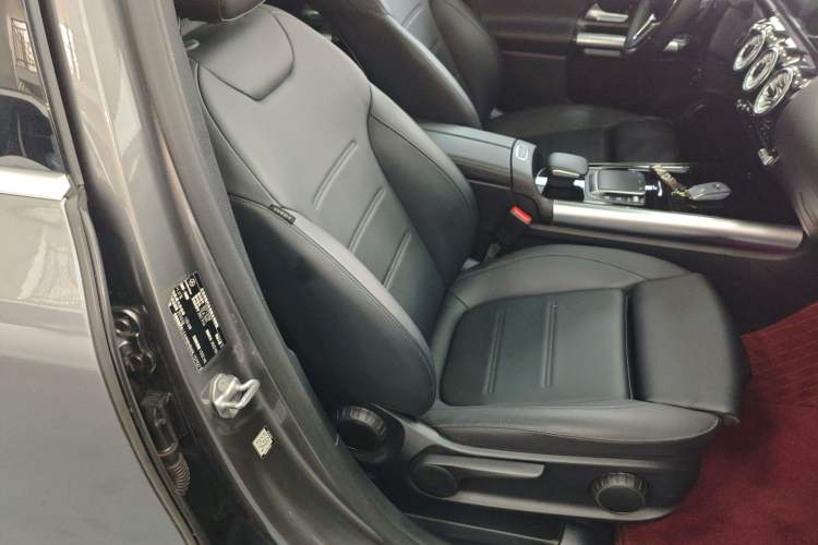 Used Mercedes-Benz GLA 2022 Facelifted GLA 200 Right Front Seat