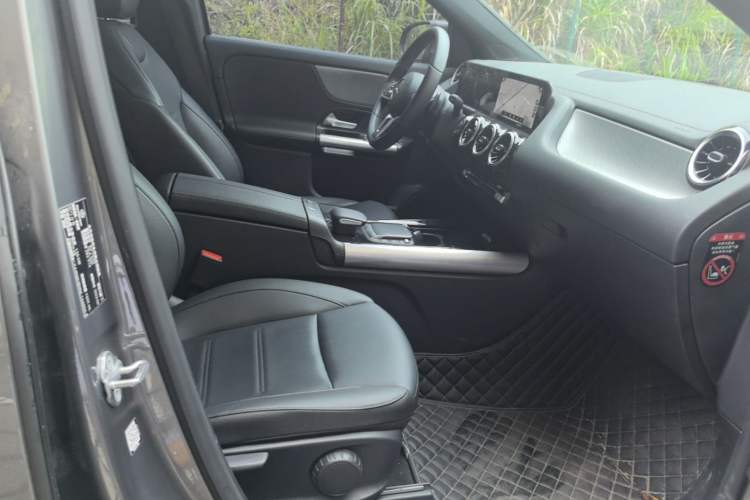 Used Mercedes-Benz GLA 2022 Second Facelift GLA 200 Right Front Seat