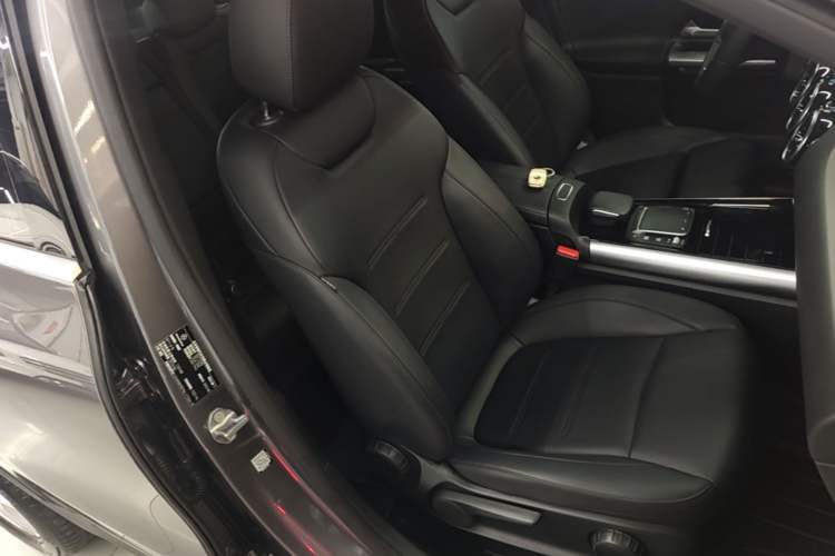 Used Mercedes-Benz GLA 2022 Second Facelift GLA 200 Right Front Seat