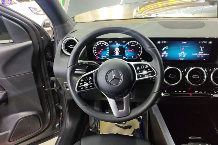 Used Mercedes-Benz GLA 2022 Second Facelift GLA 200 Steering Wheel