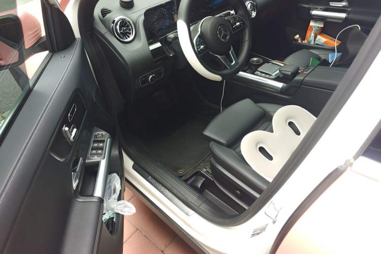 Used Mercedes-Benz GLA 2022 Facelifted GLA 200 Driver Seat