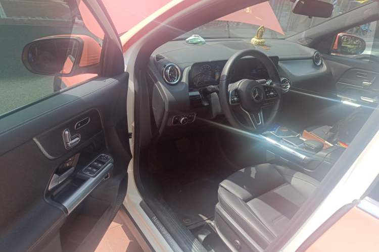 Used Mercedes-Benz GLA 2022 Facelifted GLA 200 Driver Seat