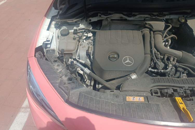 Used Mercedes-Benz GLA 2022 Facelifted GLA 200 Engine Bay Right