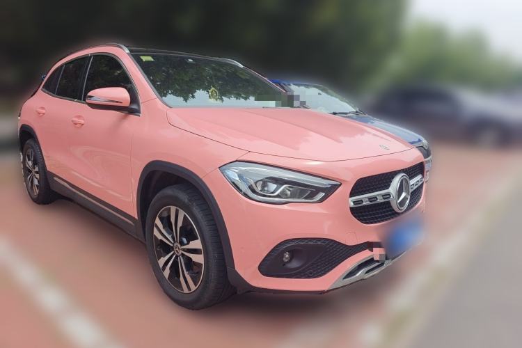 Used Mercedes-Benz GLA 2022 Facelifted GLA 200 Front Right 45 Deg