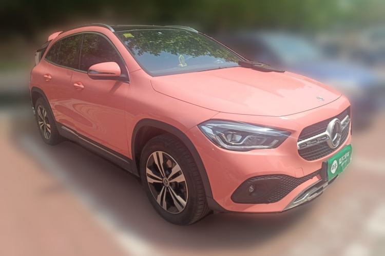 Used Mercedes-Benz GLA 2022 Facelifted GLA 200 Front Right 45 Deg