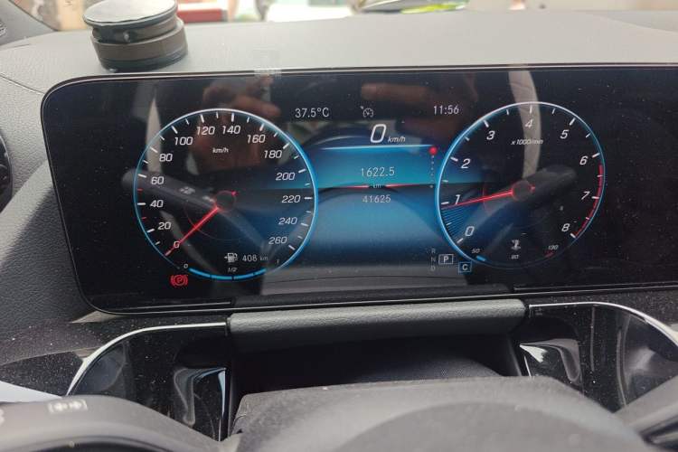 Used Mercedes-Benz GLA 2022 Facelifted GLA 200 Odometer Close Up