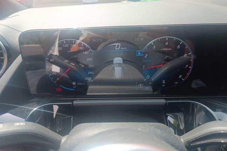 Used Mercedes-Benz GLA 2022 Facelifted GLA 200 Odometer Close Up