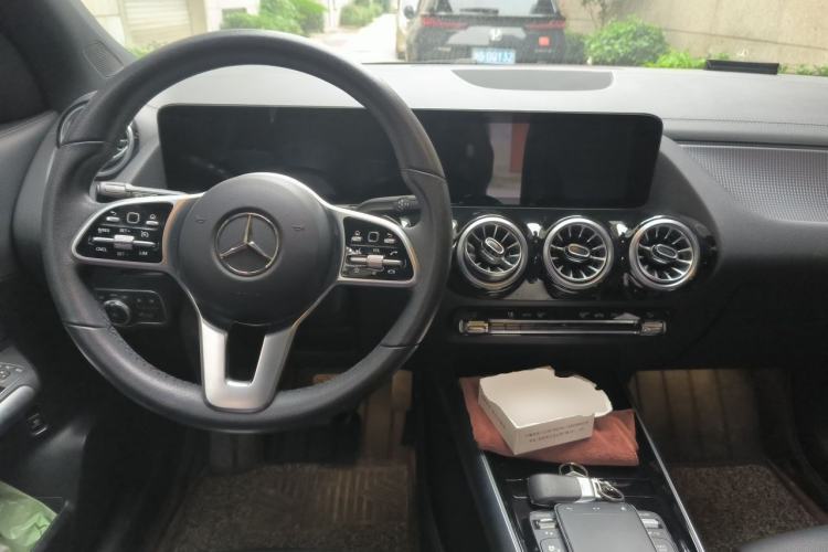 Used Mercedes-Benz GLA 2022 GLA 200 Center Console