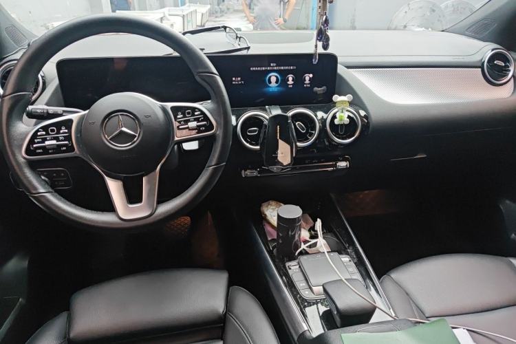 Used Mercedes-Benz GLA 2022 Second Facelift GLA 200 Center Console