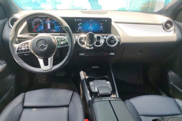 Used Mercedes-Benz GLA 2022 Second Facelift GLA 200 Center Console