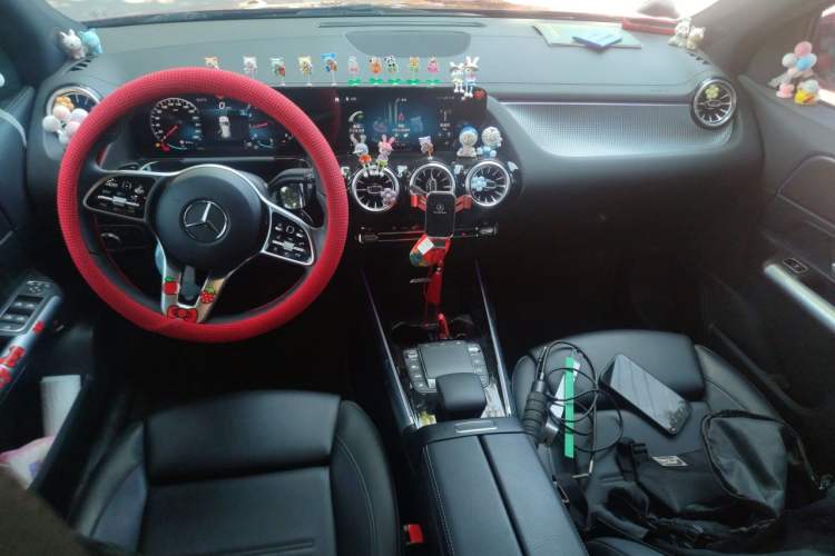 Used Mercedes-Benz GLA 2022 Facelifted GLA 200 Center Console
