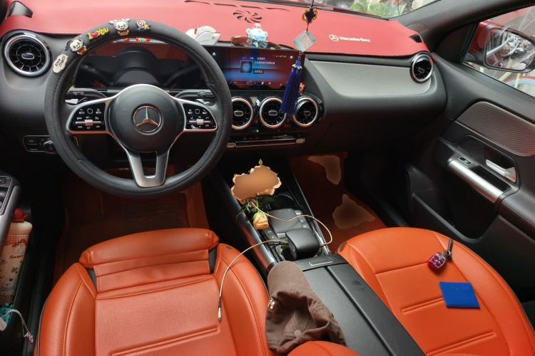 Used Mercedes-Benz GLA 2022 Second Facelift GLA 200 Center Console