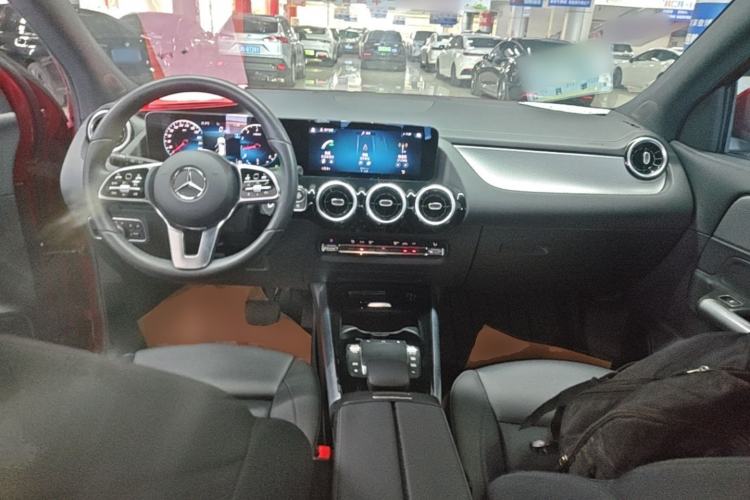 Used Mercedes-Benz GLA 2022 Second Facelift GLA 200 Center Console