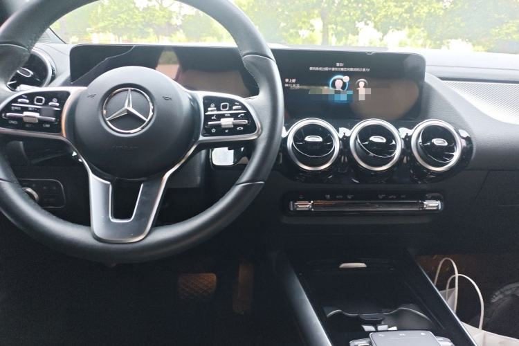 Used Mercedes-Benz GLA 2022 Second Facelift GLA 200 Center Console