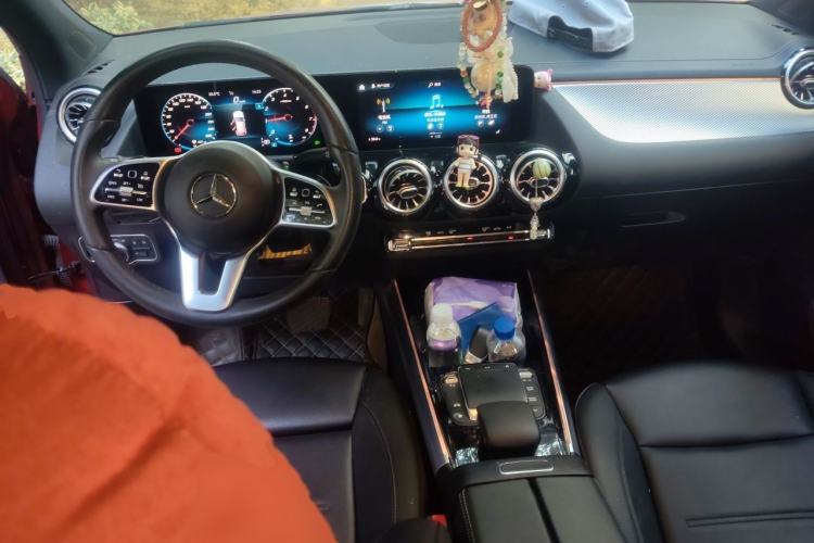 Used Mercedes-Benz GLA 2022 Second Facelift GLA 200 Center Console