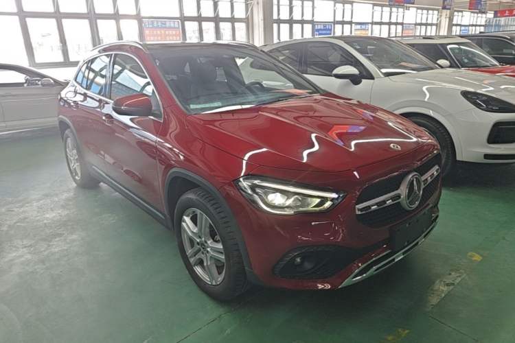 Used Mercedes-Benz GLA 2022 Second Facelift GLA 200 Front Right 45 Deg