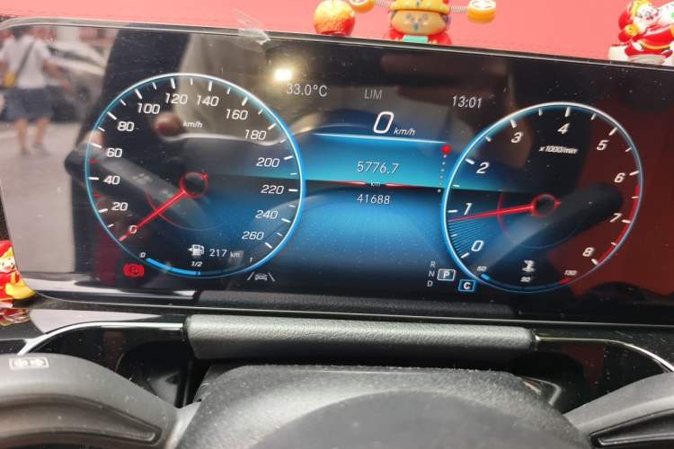 Used Mercedes-Benz GLA 2022 Second Facelift GLA 200 Odometer Close Up