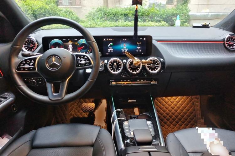 Used Mercedes-Benz GLA 2022 GLA 220 Center Console