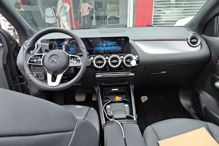 Used Mercedes-Benz GLA 2022 Second Facelift GLA 200 Center Console