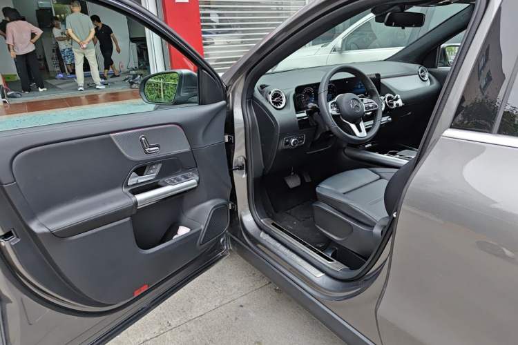 Used Mercedes-Benz GLA 2022 Second Facelift GLA 200 Driver Seat