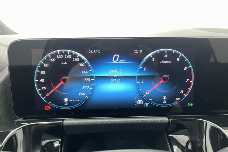 Used Mercedes-Benz GLA 2022 GLA 220 Odometer Close Up