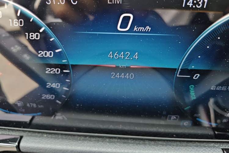 Used Mercedes-Benz GLA 2022 Second Facelift GLA 200 Odometer Close Up